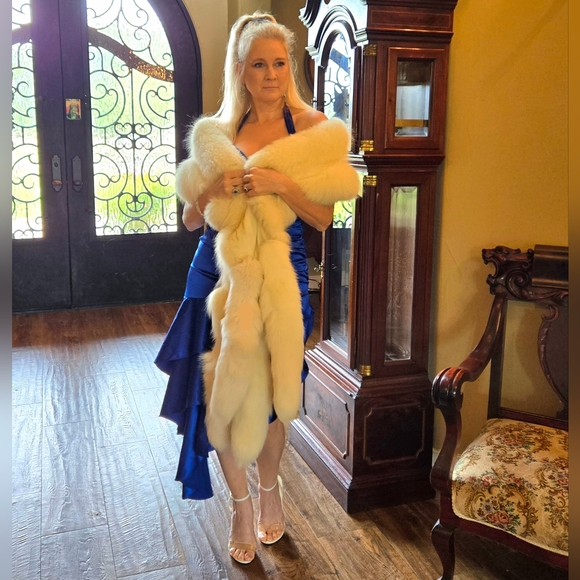 Push, Luscious Ivory Fox Fur Wrap with Tails - Picture 1 of 17